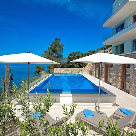 Malo Apartman